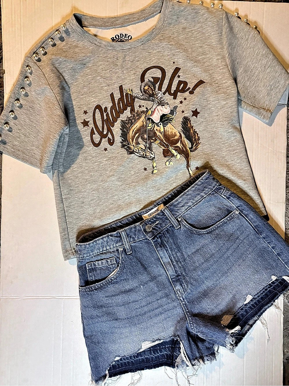 Rodeo Quincy Graphic Shoulder Tee Like New